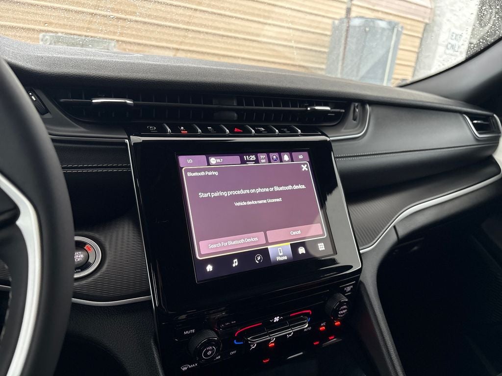 2025 Jeep Grand Cherokee Laredo 4x2
