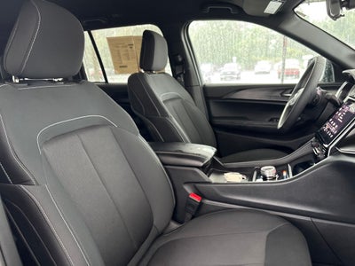 2025 Jeep Grand Cherokee Laredo 4x2