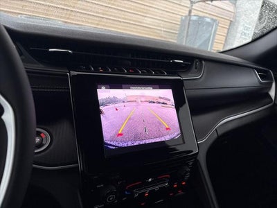 2025 Jeep Grand Cherokee Laredo 4x2