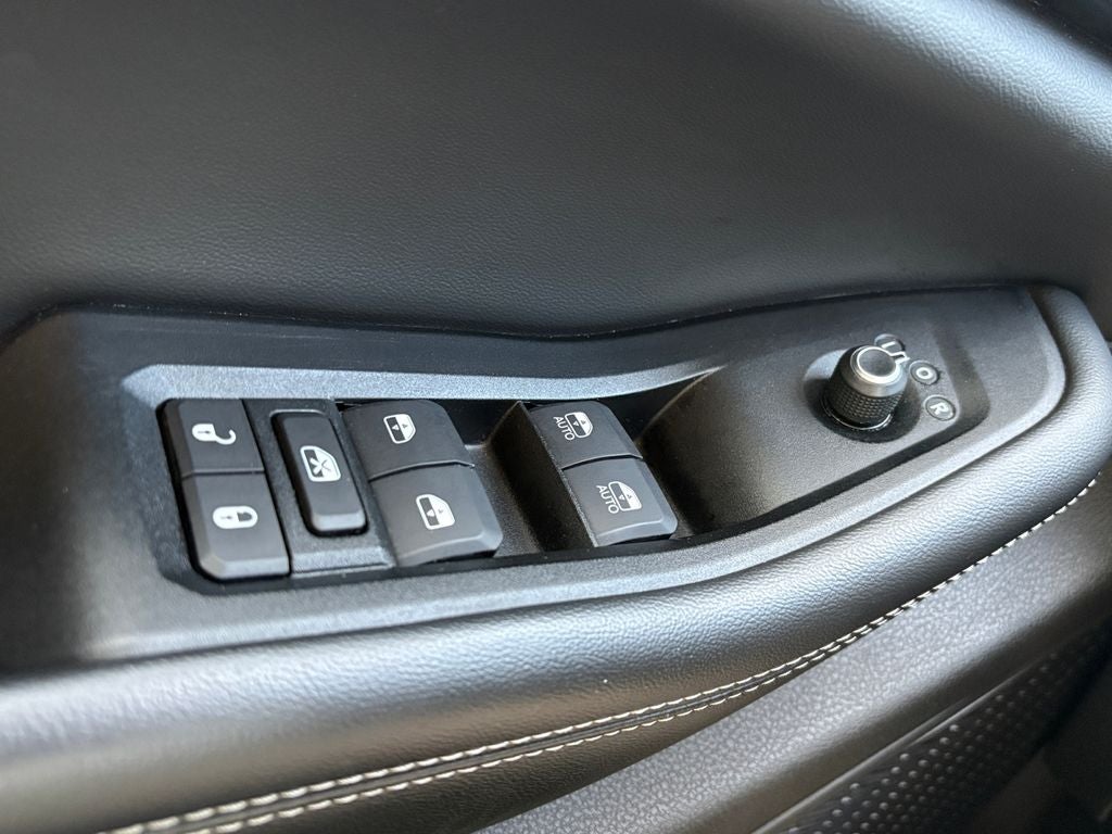 2023 Jeep Grand Cherokee L Laredo 4x2