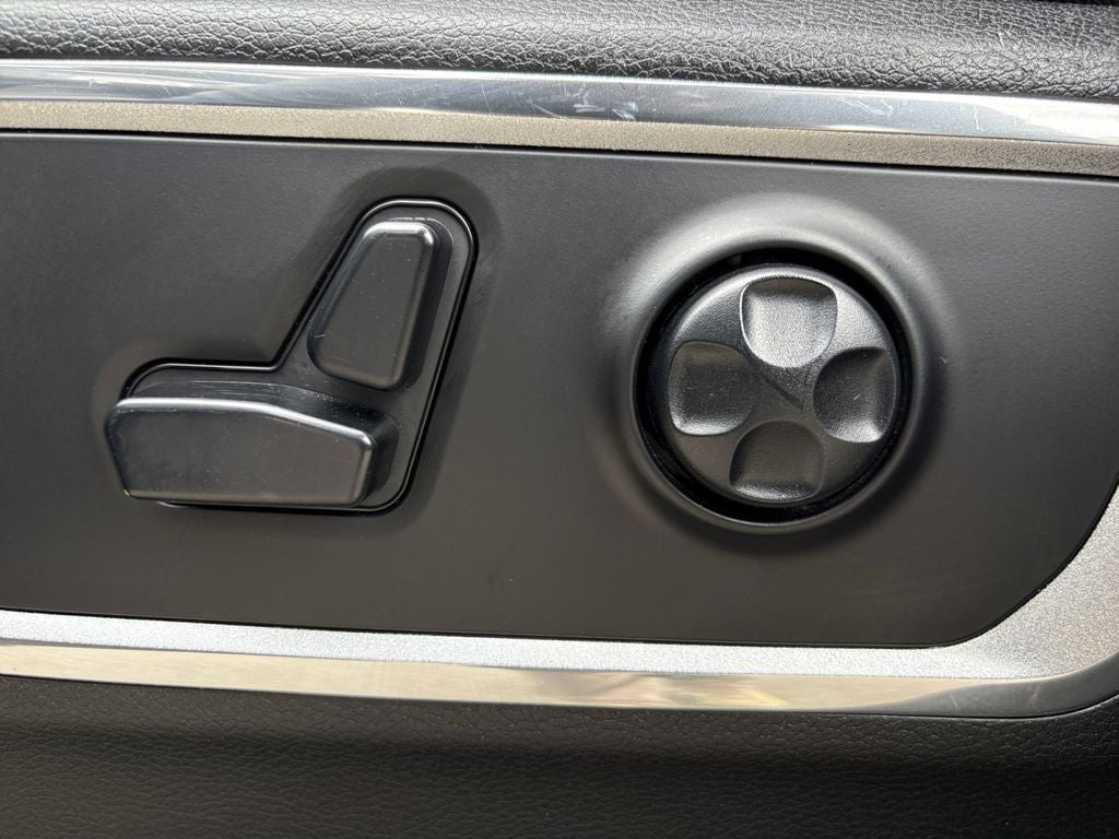 2019 RAM 1500 Laramie Crew Cab 4x4 5'7' Box
