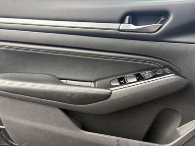 2023 Nissan Altima SL FWD