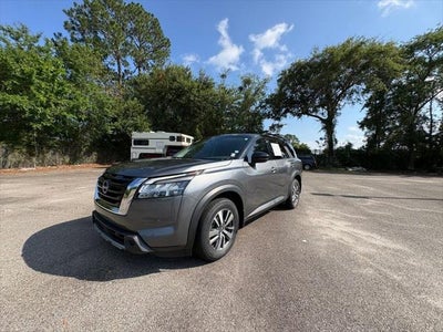 2024 Nissan Pathfinder SL 4WD