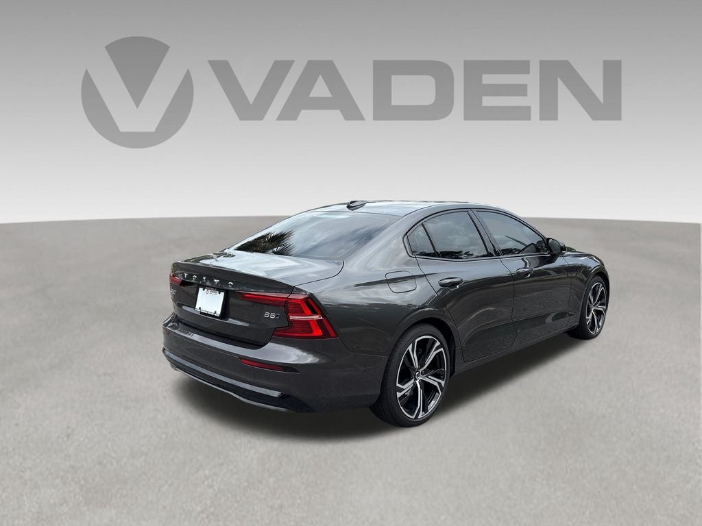 2024 Volvo S60 B5 Plus Dark Theme