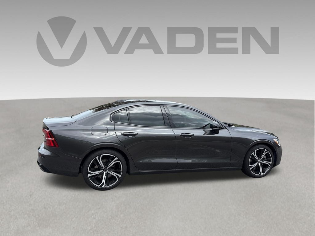 2024 Volvo S60 B5 Plus Dark Theme