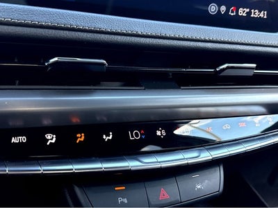 2025 Cadillac XT4 FWD Premium Luxury