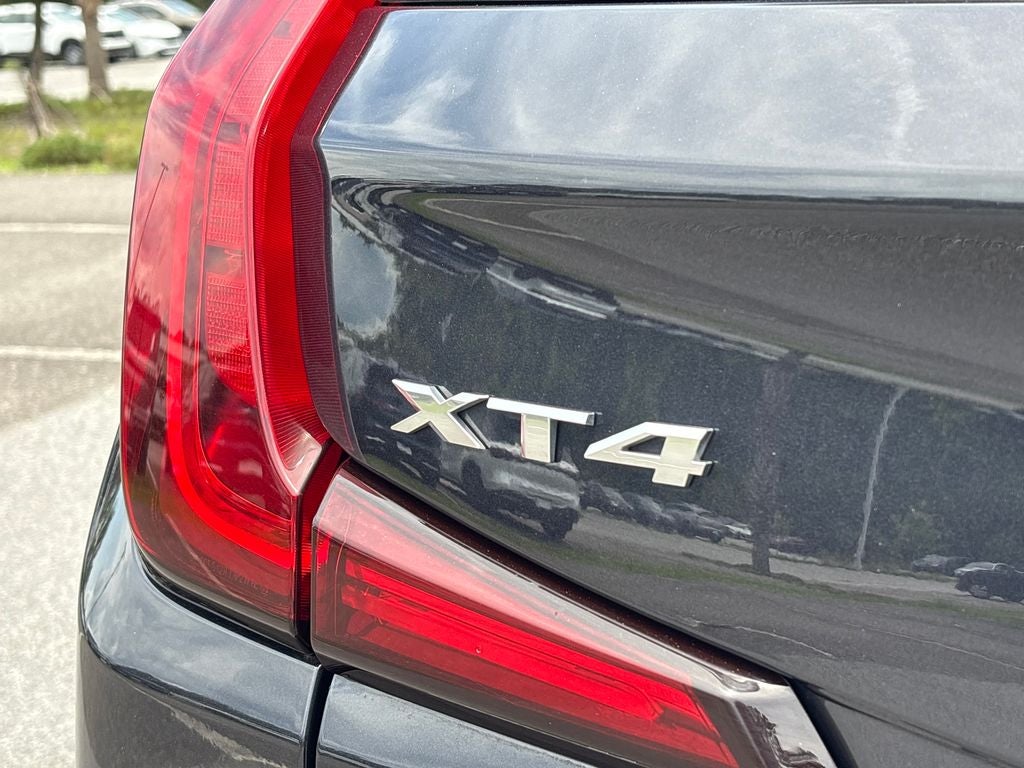 2023 Cadillac XT4 Premium Luxury