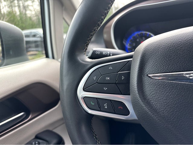 2022 Chrysler Voyager LX