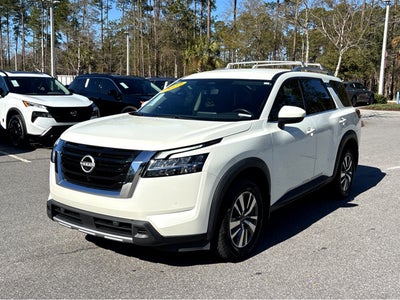 2023 Nissan Pathfinder SL