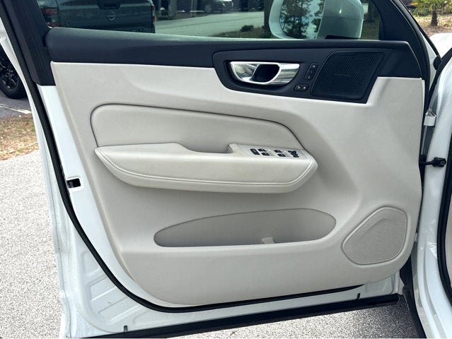 2023 Volvo XC60 Ultimate Bright Theme