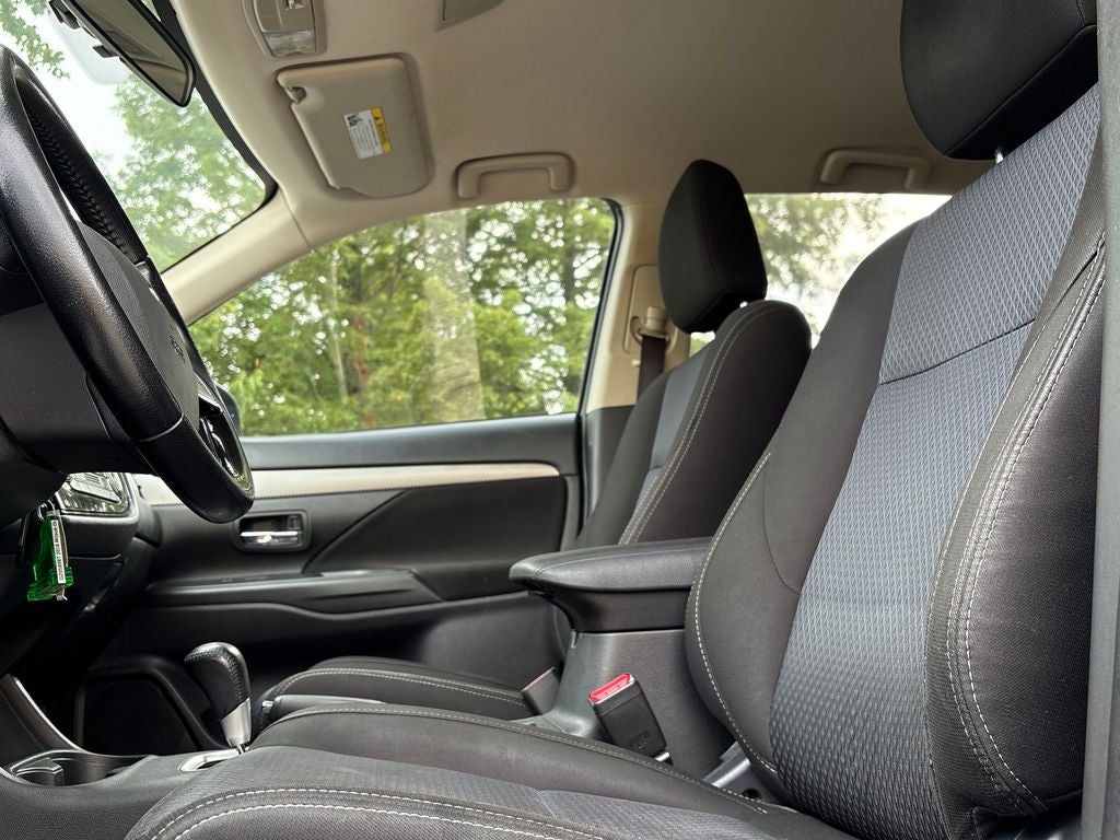 2016 Mitsubishi Outlander ES