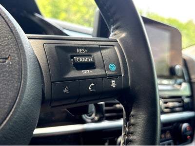 2024 Nissan Pathfinder SV
