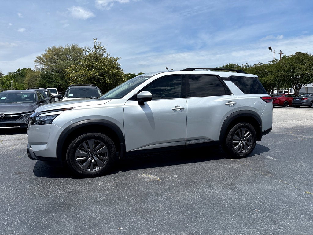2024 Nissan Pathfinder SV