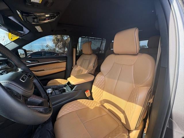 2023 Jeep Grand Cherokee L Summit 4x2