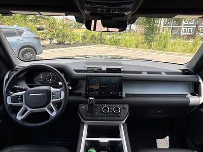 2025 Land Rover Defender 110 P300