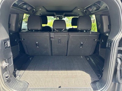 2025 Land Rover Defender 110 P300