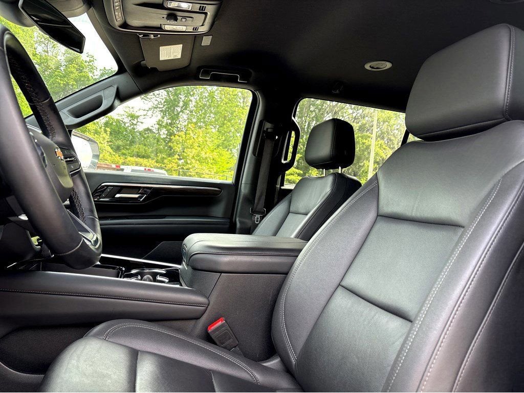 2025 Chevrolet Suburban LT