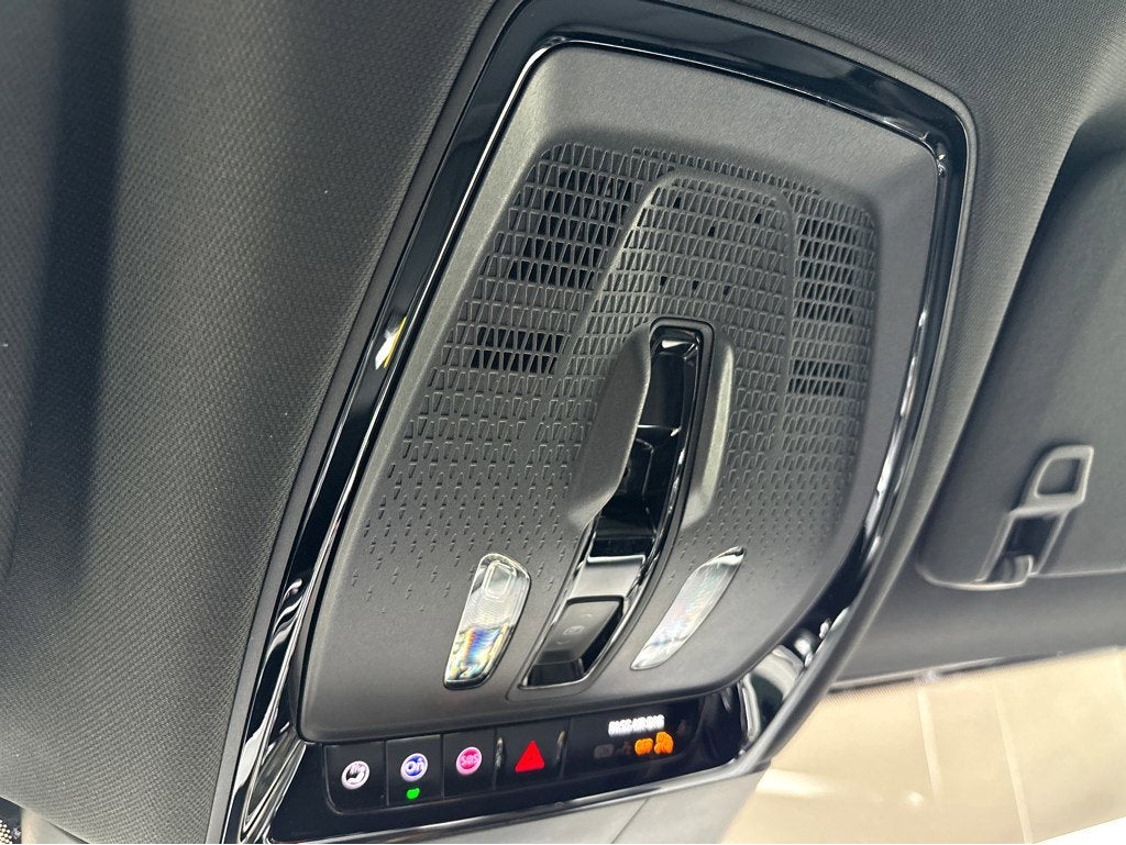 2025 Cadillac LYRIQ Luxury 2