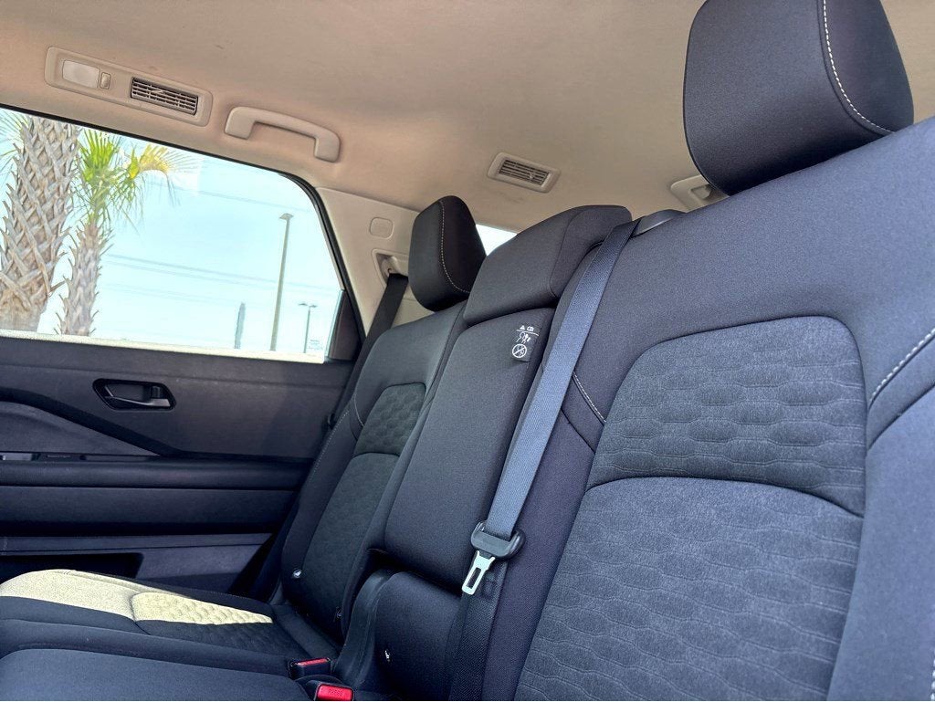 2024 Nissan Pathfinder SV