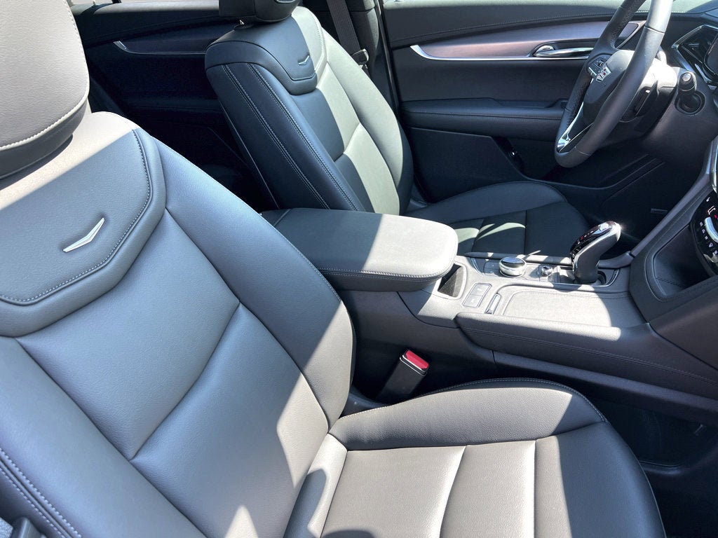 2025 Cadillac XT6 Luxury