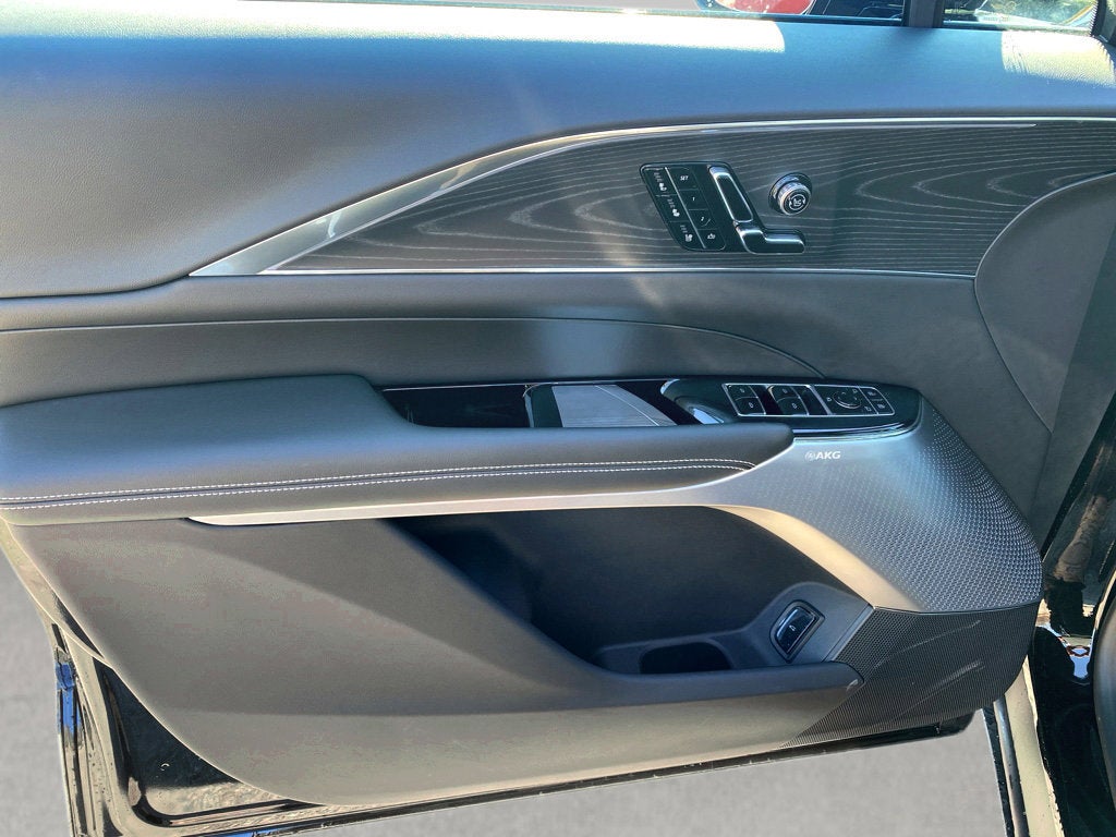 2024 Cadillac LYRIQ Luxury 2