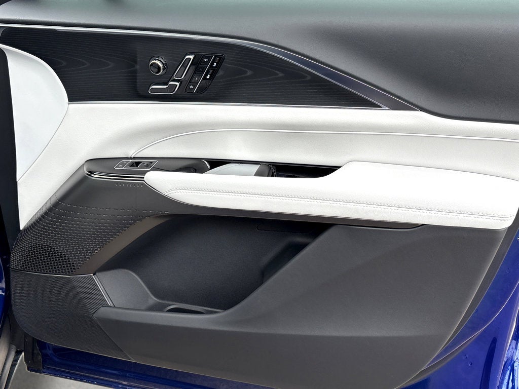 2025 Cadillac LYRIQ Sport 1