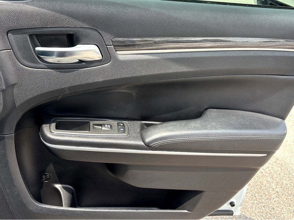 2021 Chrysler 300 Touring