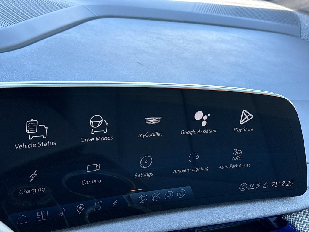 2026 Cadillac OPTIQ Premium Luxury