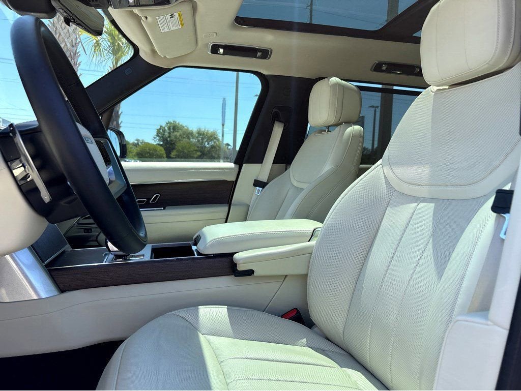 2025 Land Rover Range Rover SE