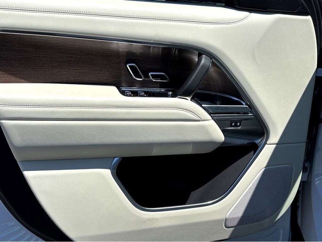 2025 Land Rover Range Rover SE