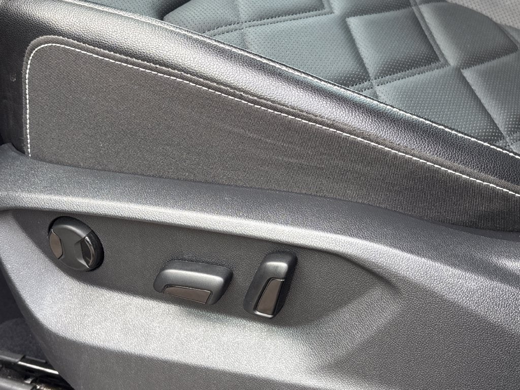 2025 Volkswagen Atlas Base