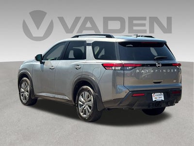 2022 Nissan Pathfinder Base