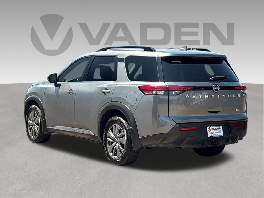 2022 Nissan Pathfinder Base
