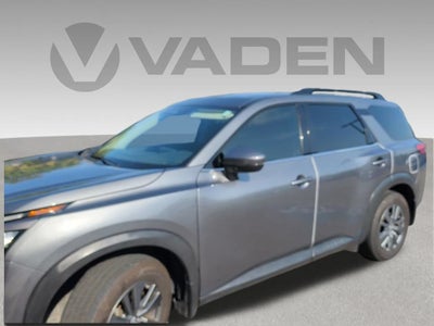 2022 Nissan Pathfinder Base