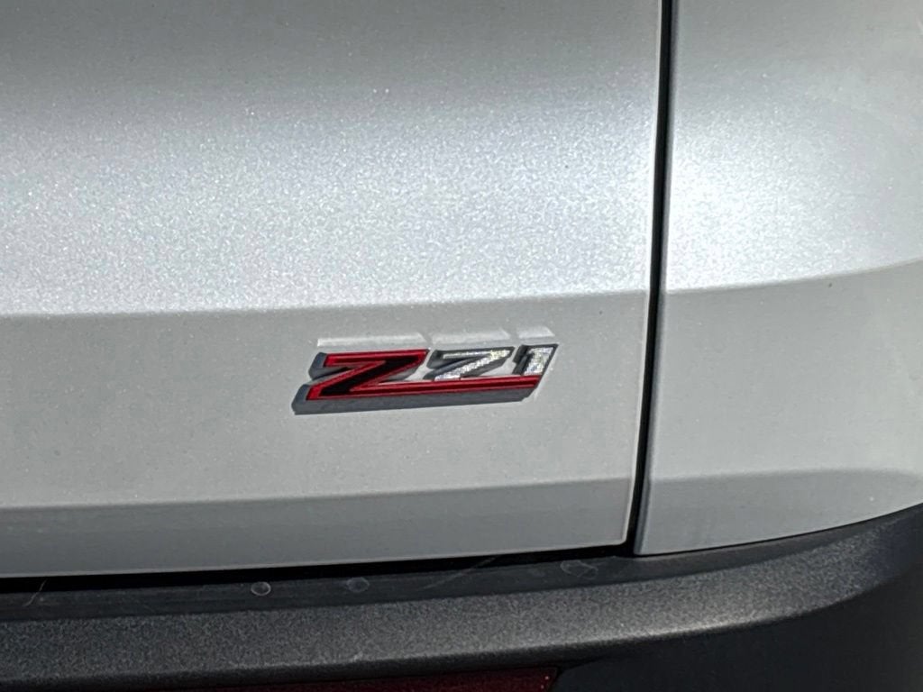 2025 Chevrolet Traverse Base