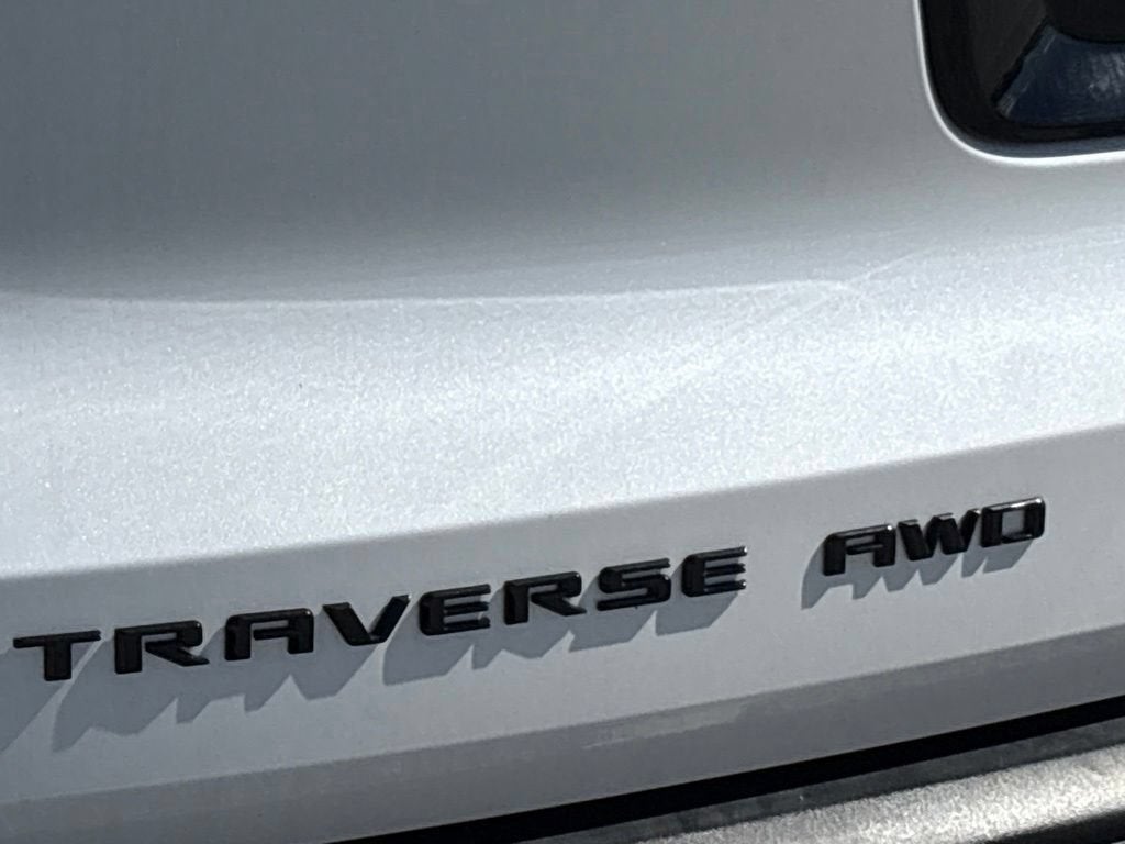2025 Chevrolet Traverse Base