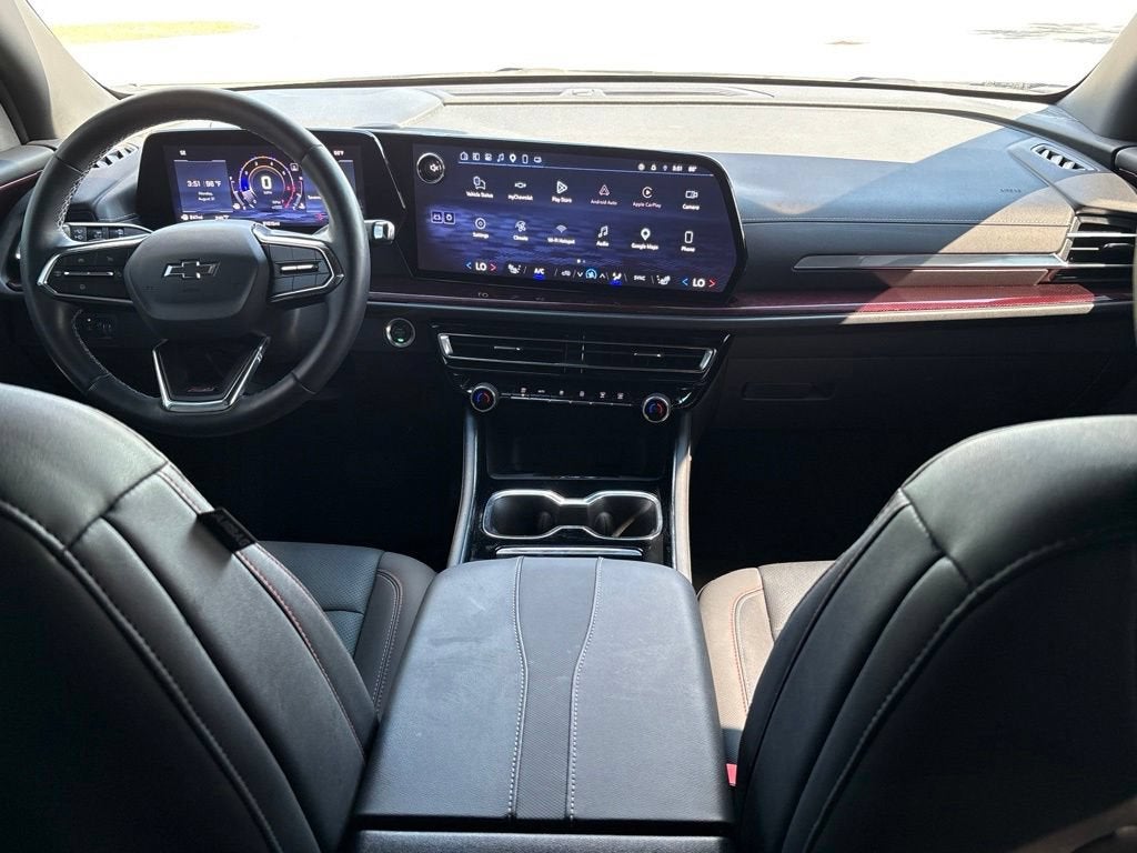 2025 Chevrolet Traverse Base