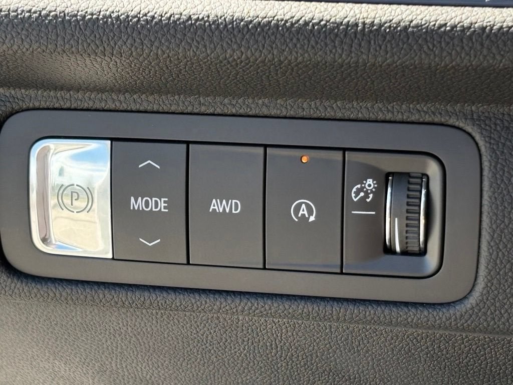 2025 Chevrolet Traverse Base