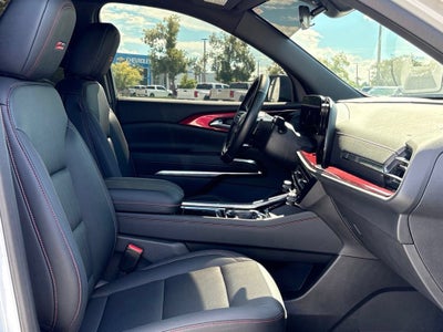 2025 Chevrolet Traverse Base