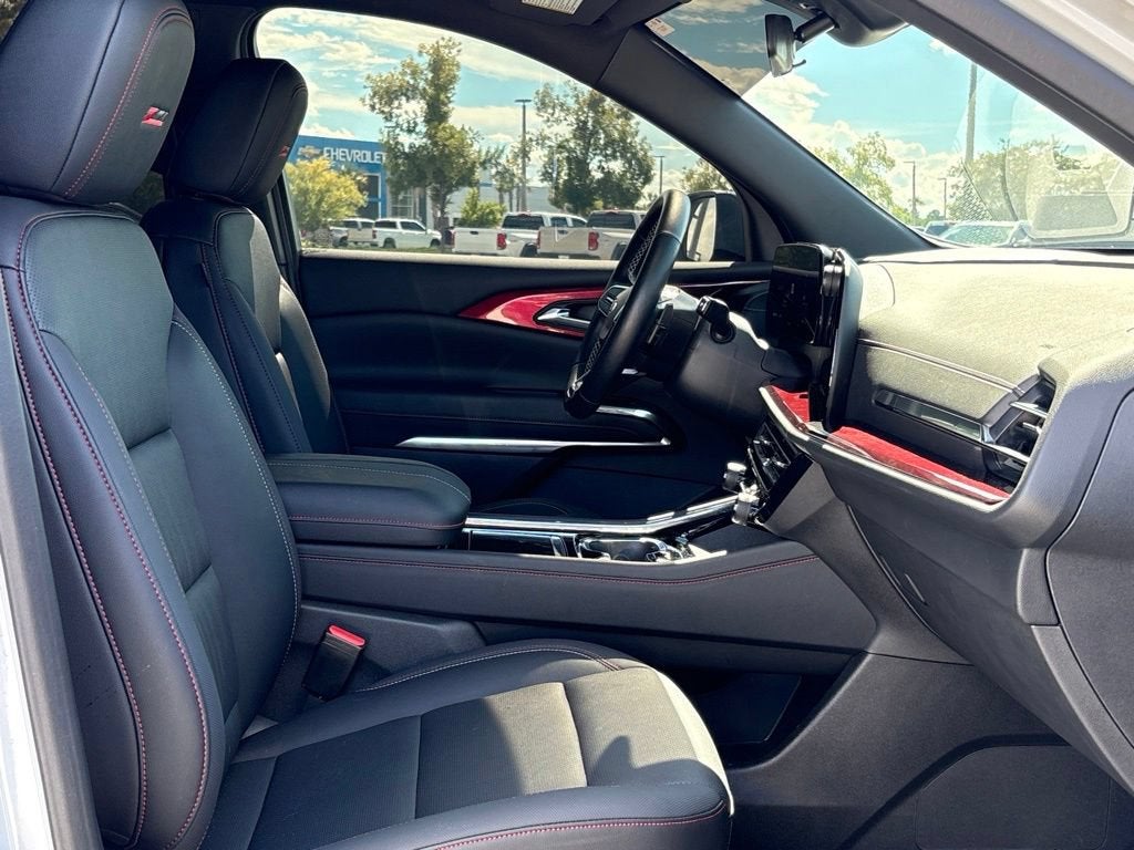2025 Chevrolet Traverse Base