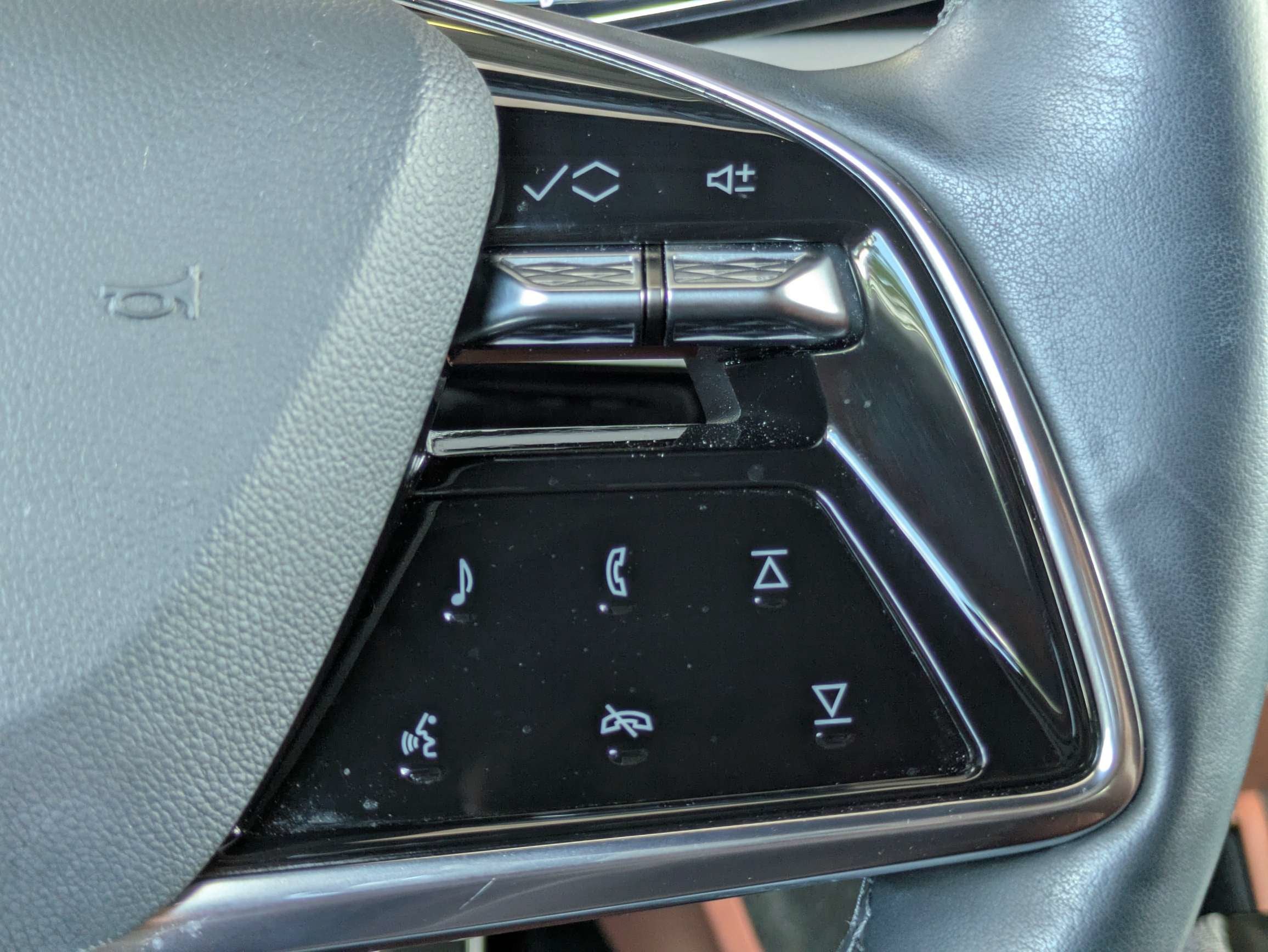 2025 Cadillac OPTIQ Luxury 2