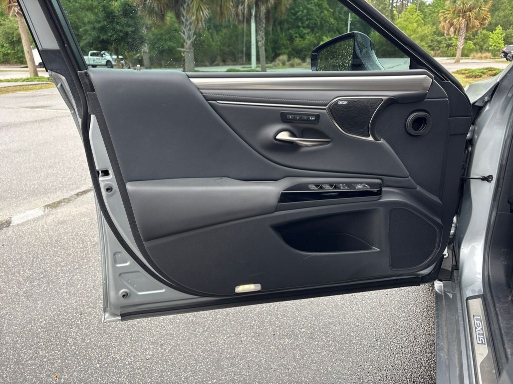 2024 Lexus ES 300h F SPORT Handling