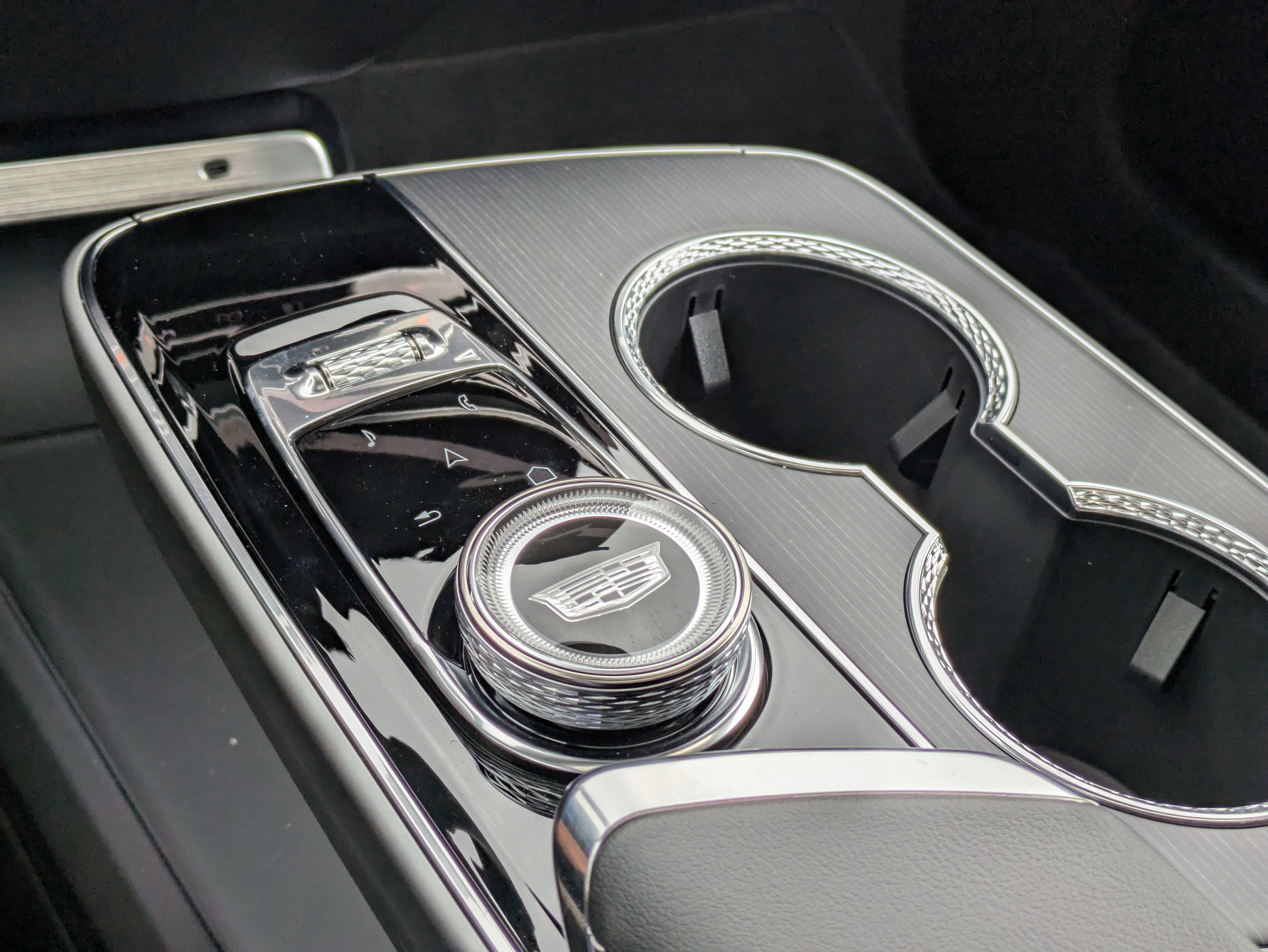 2025 Cadillac LYRIQ Luxury 1