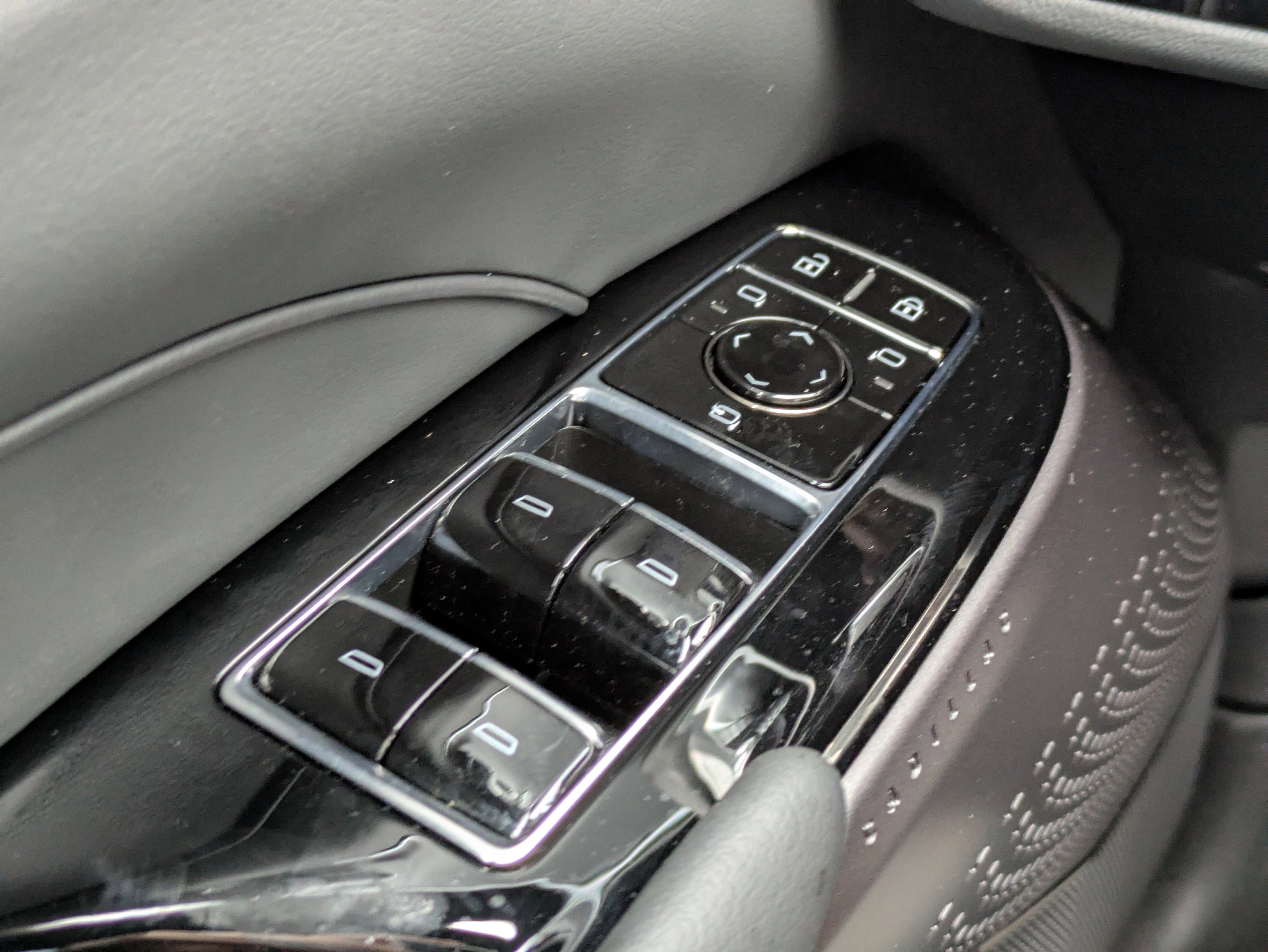 2025 Cadillac LYRIQ Luxury 1