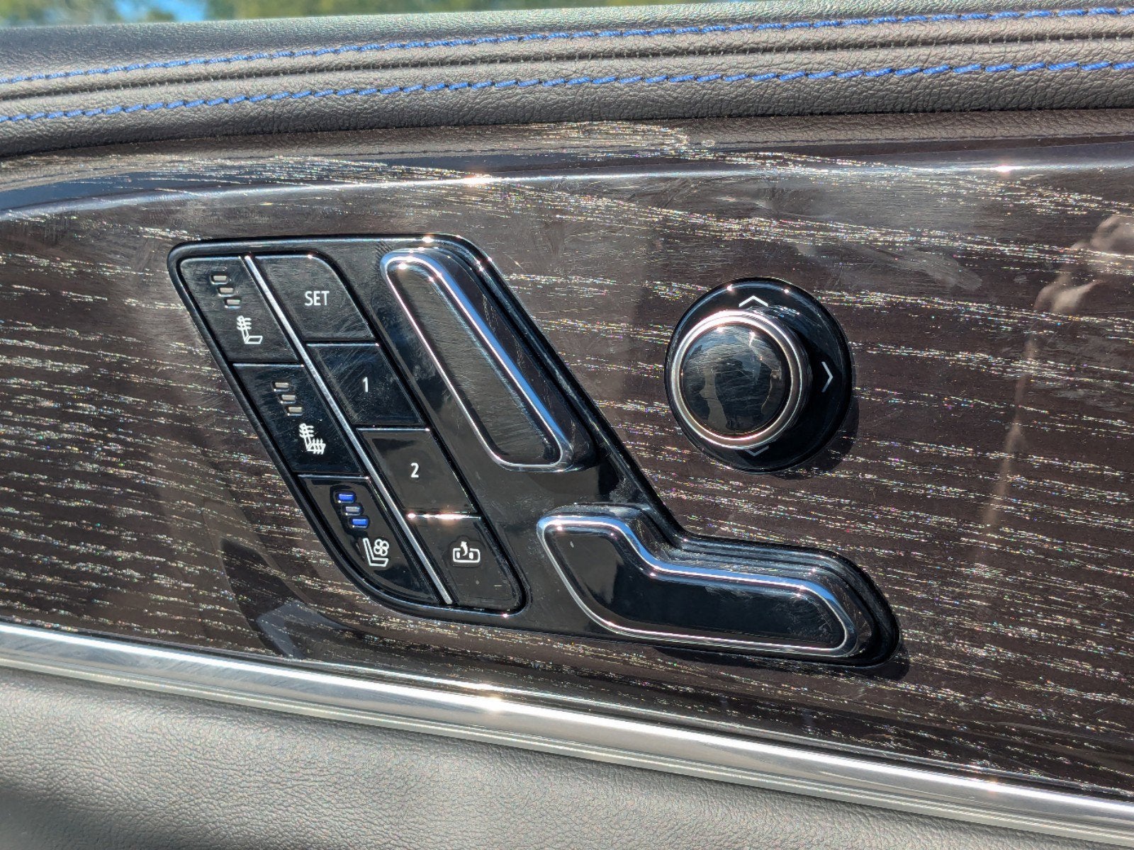 2025 Cadillac ESCALADE IQ Luxury 1