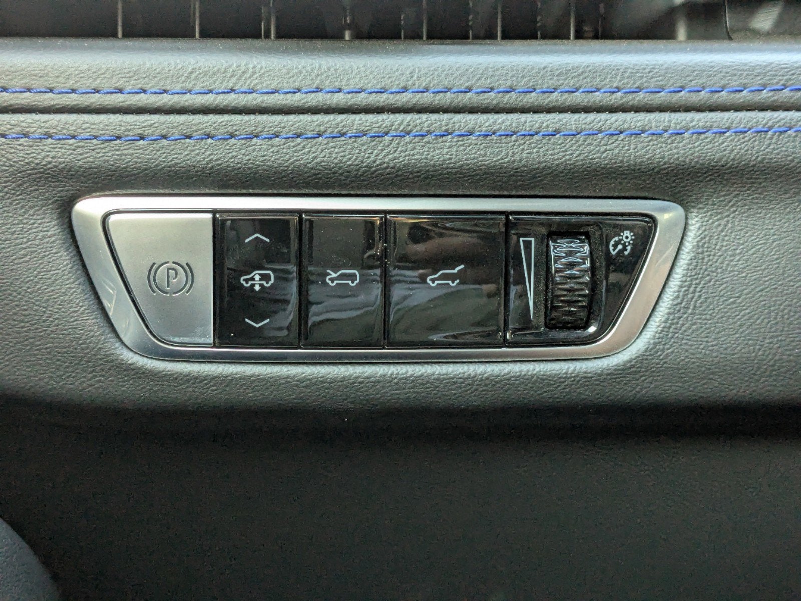 2025 Cadillac ESCALADE IQ Luxury 1