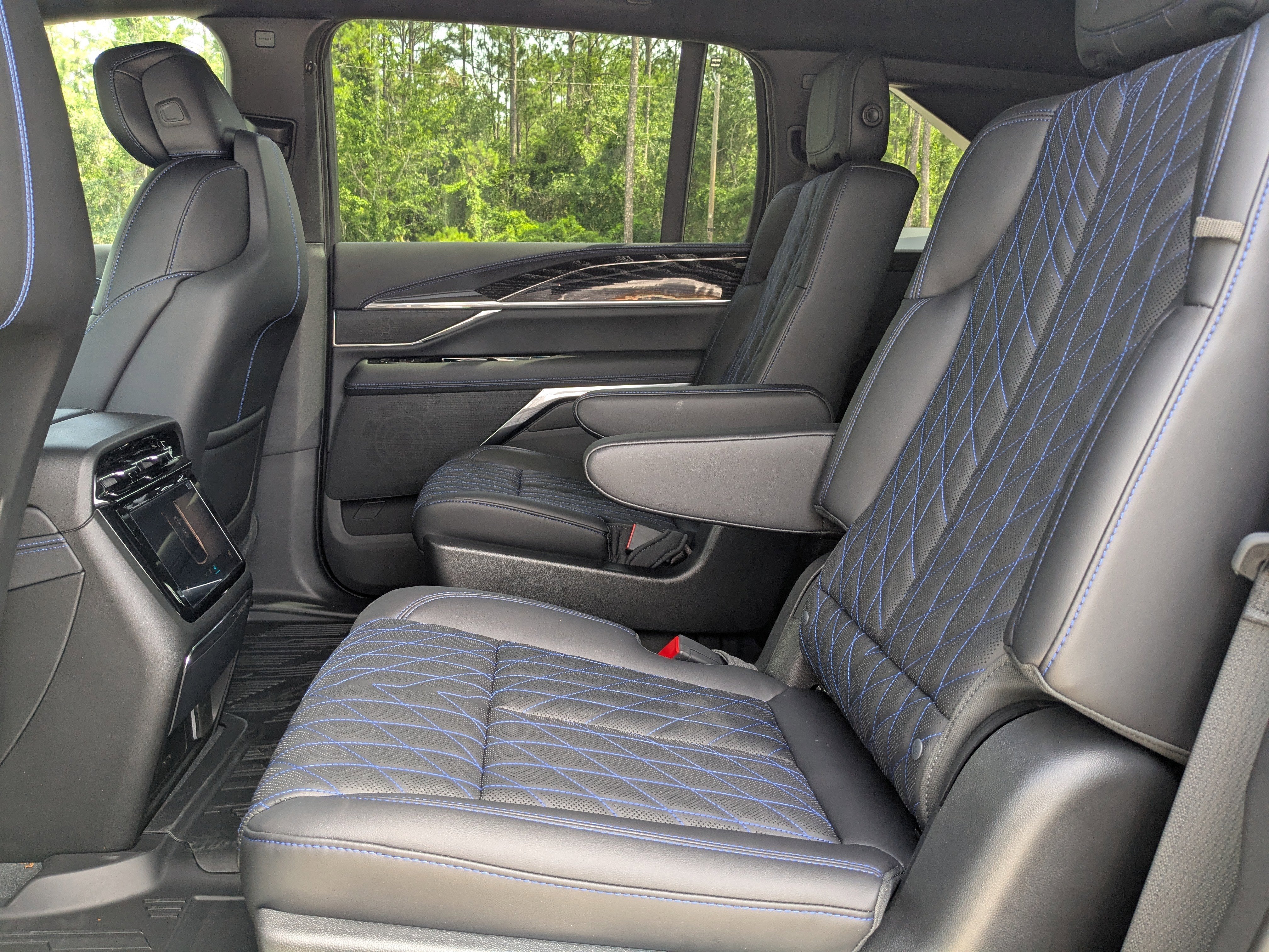 2025 Cadillac ESCALADE IQ Sport 1