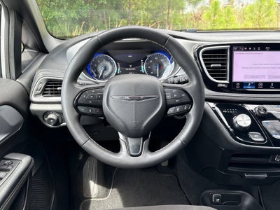 2024 Chrysler Pacifica Touring